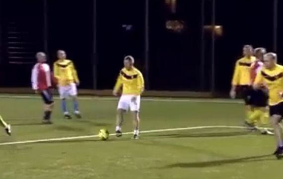 Απίστευτο γκολ με λόμπα από τον Σκόουλς σε 5Χ5