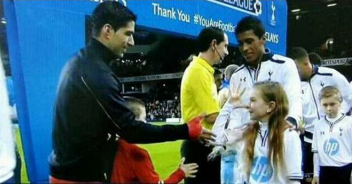 Το κοριτσάκι που κορόιδεψε τον Σουάρες