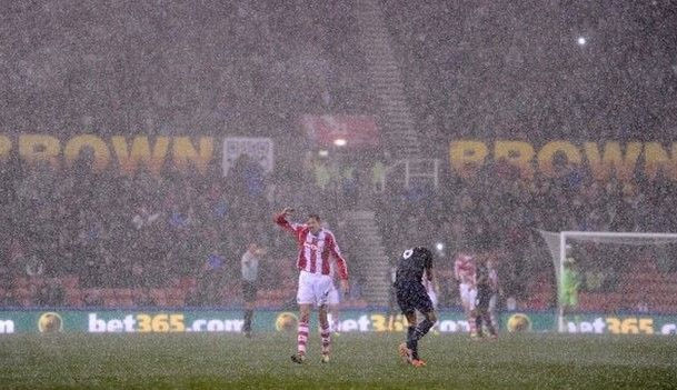 Πρόκριση στη βροχή για Μάντσεστερ Γιουνάιτεντ