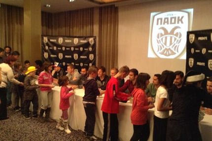 Παρέα με τα παιδιά οι παίκτες του ΠΑΟΚ