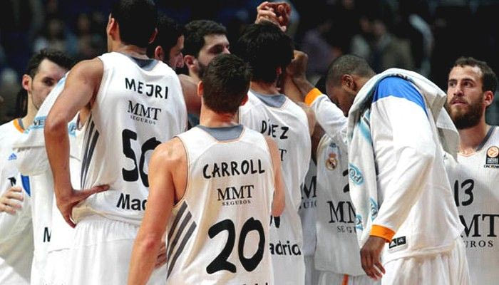 Μακριά από το… 2005