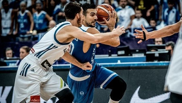 Το “κάτω τα χέρια από τους διεθνείς” του Σλούκα