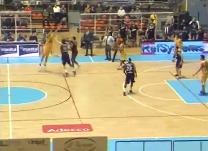 Το buzzer beater τρίποντο του Μαντσινέλι