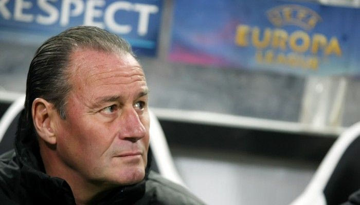 Αλλάζει όλη την μεσαία γραμμή ο Στέφενς