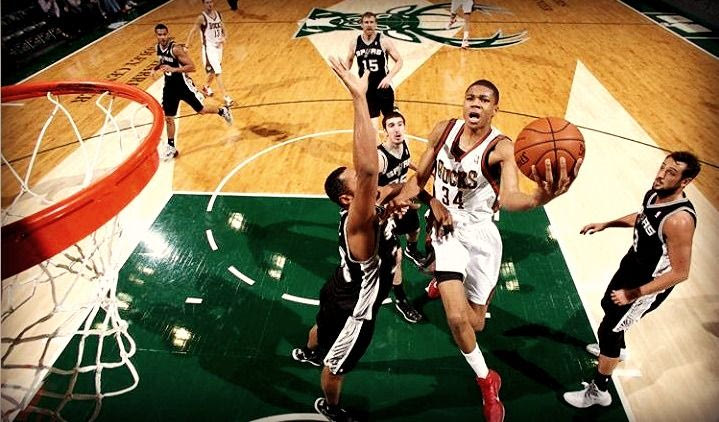 Γεμάτο Αντετοκούνμπο στο Top-10 των Bucks (VIDEO)