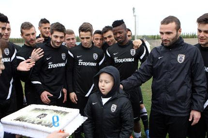 Το πλατύ χαμόγελο του μικρού Απόστολου