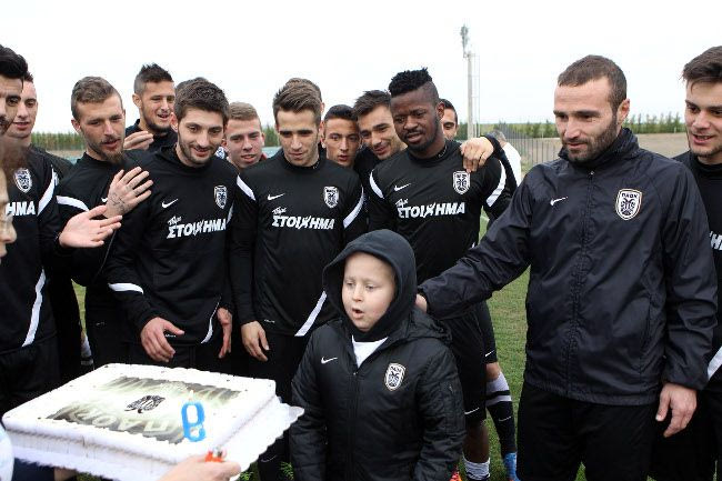 Το πλατύ χαμόγελο του μικρού Απόστολου