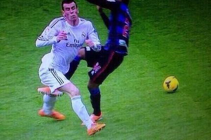 Κλωτσιά στο… ευαίσθητο σημείο ο Μπέιλ