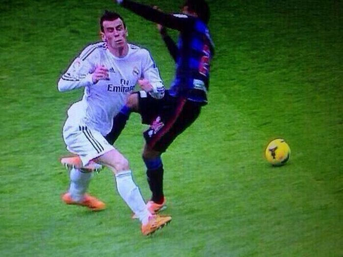 Κλωτσιά στο… ευαίσθητο σημείο ο Μπέιλ