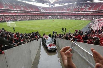 H Λισαβόνα αποχαιρετά τον Εουσέμπιο (photos+video)