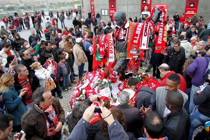 Λαϊκό προσκύνημα για Εουσέμπιο