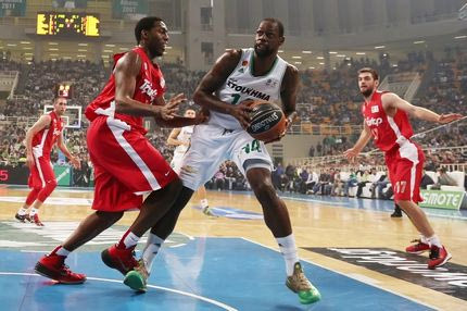 Νίκησε η …επίθεση