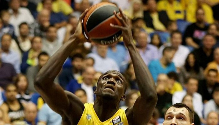 Επέμβαση για Τζέιμς, χάνει το υπόλοιπο Top16