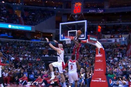 Φοβερό alley oop από Γουέιντ και ΛεΜπρόν