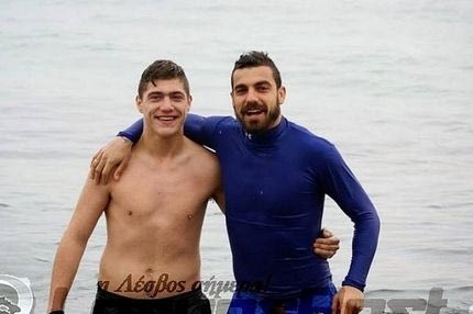 Ο Μανούσος έπιασε το σταυρό