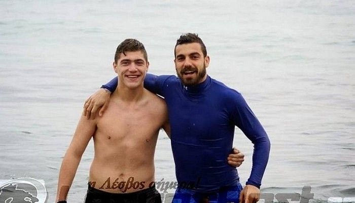 Ο Μανούσος έπιασε το σταυρό