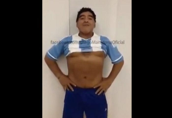 Γδύθηκε για να δείξει ότι αδυνάτισε ο Μαραντόνα