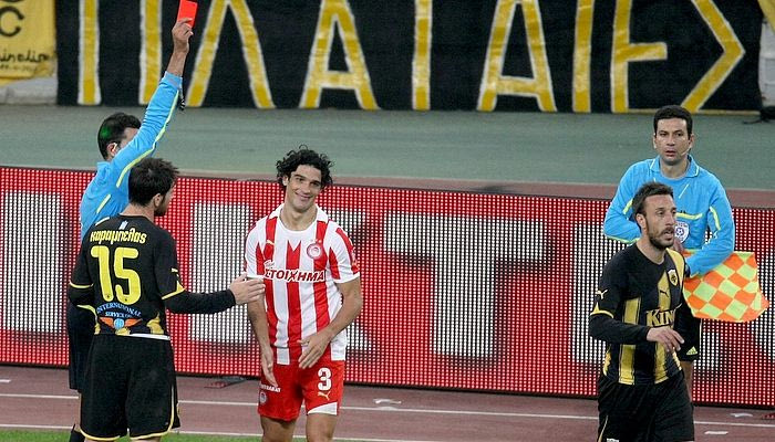 Αποβολή για παίκτη του Ολυμπιακού μετά από 77 αγωνιστικές!