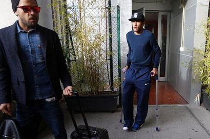 Με πατερίτσες ο Νεϊμάρ