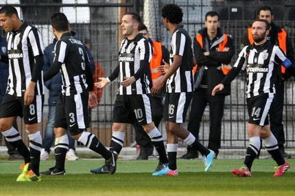 Εκνευρίζει, αλλά κερδίζει…