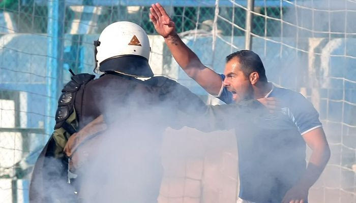 Ο Παπουτσής προστάτευσε οπαδό της ΑΕΚ