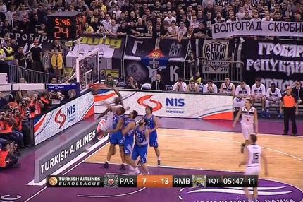 Θεαματικό κάρφωμα με φόλοου ο Κίνσεϊ