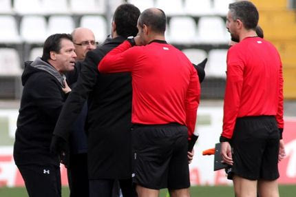 “Ο ρέφερι μου είπε να βγάλω τον Αγκάνθο”