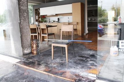 Έβαλαν φωτιά στο μαγαζί του Νίκου Ζαβλανού!