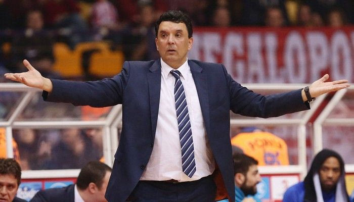 Αγγέλου: “Εύκολα και δίκαια ο Ολυμπιακός”