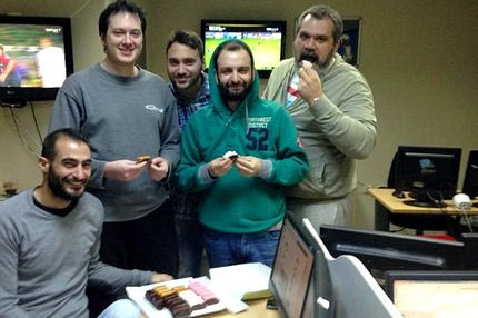 Δουλεύοντας στο ίδιο γραφείο με το Contra.gr