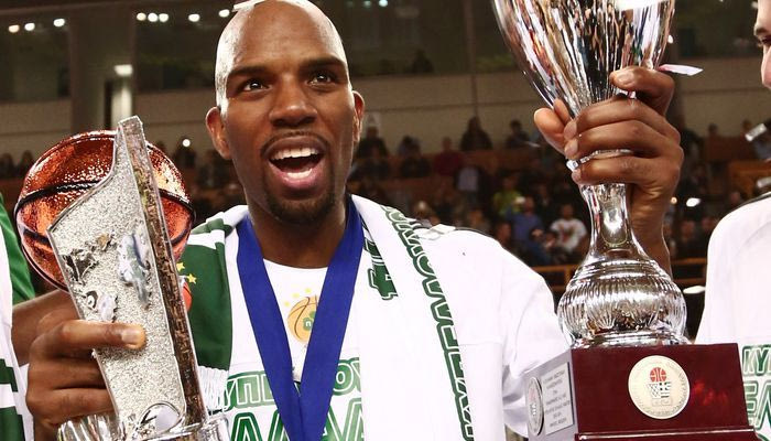 MVP και πρώτος σκόρερ ο Κάρι