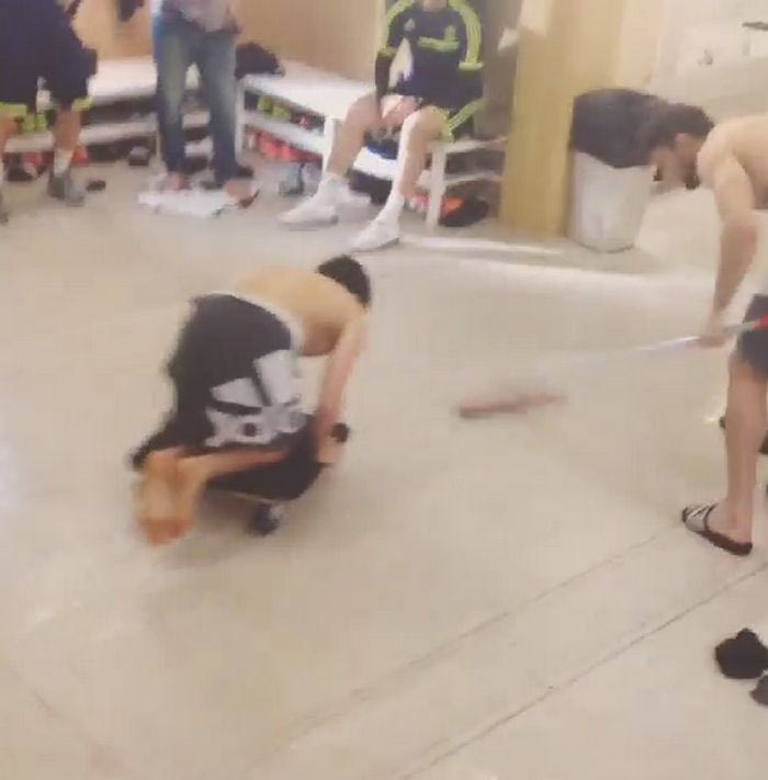 Κέρλινγκ στα… αποδυτήρια