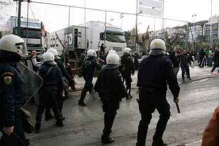 Ένταση και δακρυγόνα στη Λεωφόρο