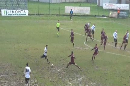 Γκολ από… κόντρα στα 70 μέτρα