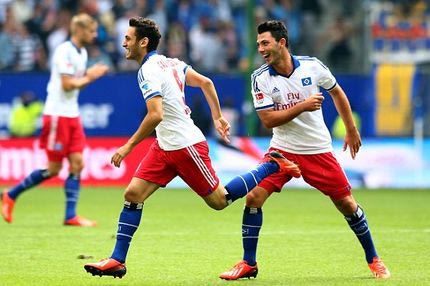 Απίστευτο φάουλ από 40 μέτρα για τον Χακάν