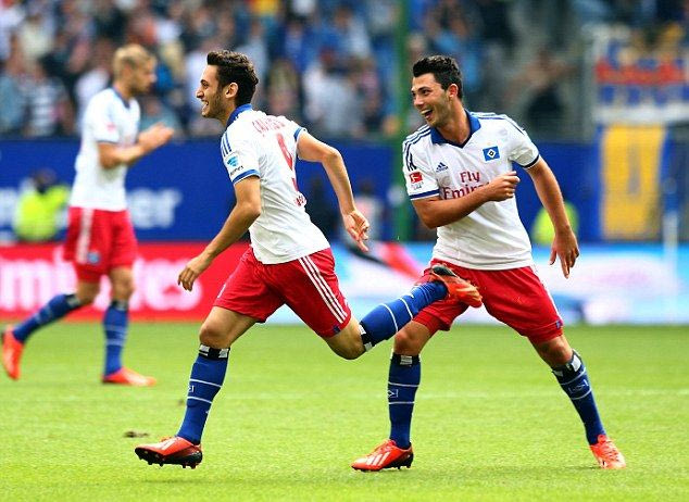 Απίστευτο φάουλ από 40 μέτρα για τον Χακάν