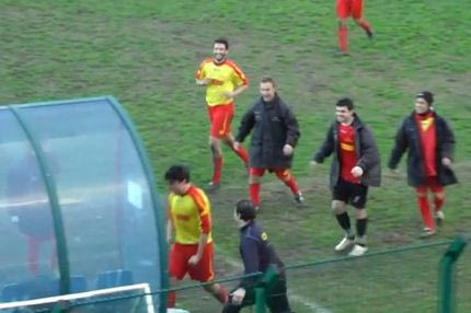 Χτύπησε το κεφάλι του στον πάγκο για να πανηγυρίσει