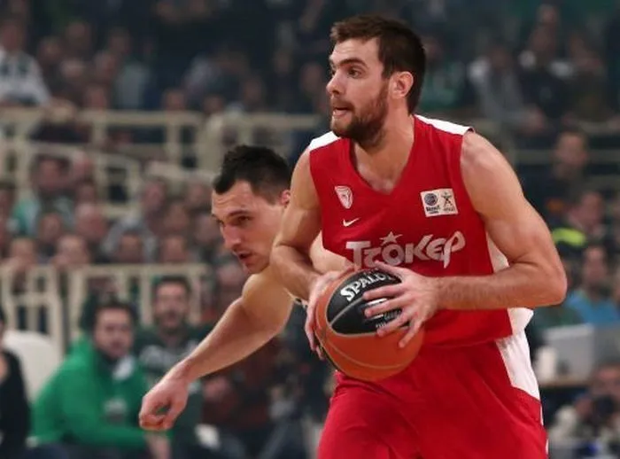 Διαφορά που καλύπτεται μεταξύ Ολυμπιακού και Μάντζαρη