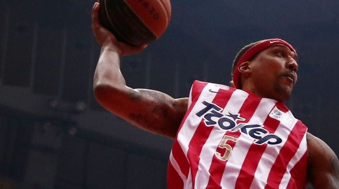 Oι αντικαταστάτες του Μουν στα Χανιά