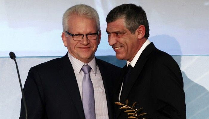 “Παράθυρο” για Σάντος από Σαρρή