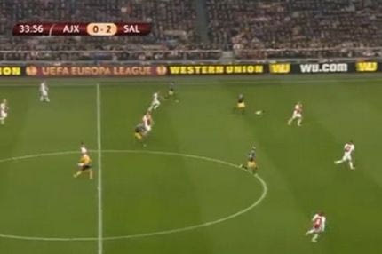 Γκολ από το κέντρο!