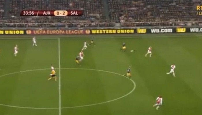 Γκολ από το κέντρο!