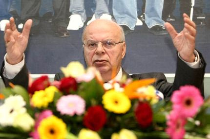 Κόψτε χρήματα από τους συνταξιούχους