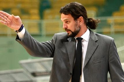 Αλβέρτης: “Καταδικασμένοι να κάνουμε αυτό που πρέπει”. Κουστένης: “Τώρα ξεκινάει το πρωτάθλημα”