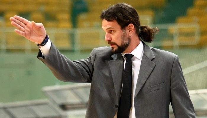 Αλβέρτης: “Καταδικασμένοι να κάνουμε αυτό που πρέπει”. Κουστένης: “Τώρα ξεκινάει το πρωτάθλημα”