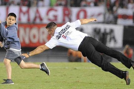 Πλονζόν για τον μικρό εισβολέα (video)