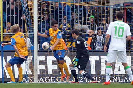 Δύο αυτογκόλ από τερματοφύλακες στο Μπράουνσβαϊγκ – Γκλάντμπαχ