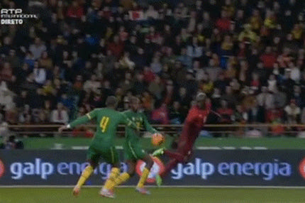 Ενέργεια ζογκλέρ από τον Εντίνιο