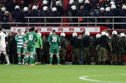 Ένταση και δακρυγόνα στο Καραϊσκάκη