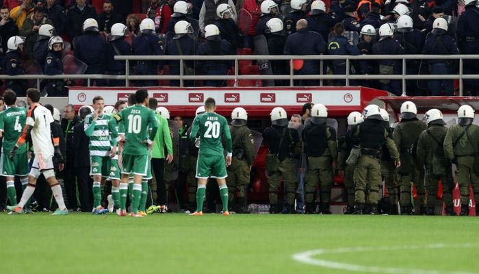 Ένταση και δακρυγόνα στο Καραϊσκάκη